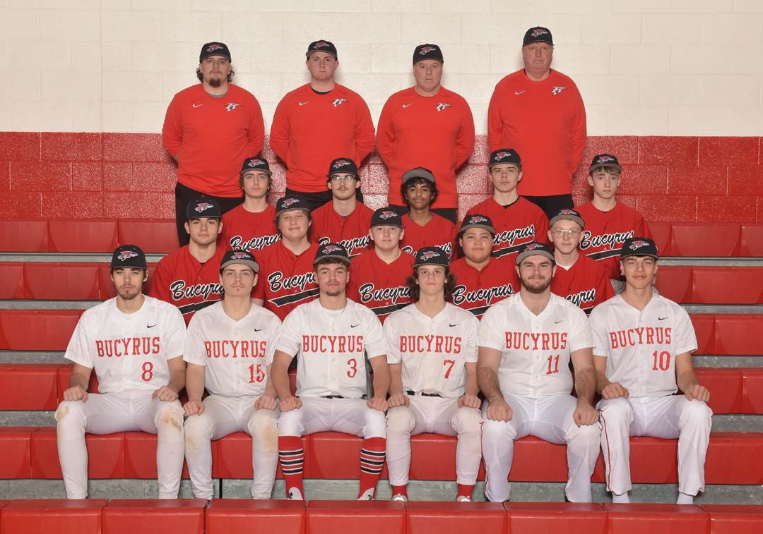 A group of baseball players posing for a photo

Description automatically generated