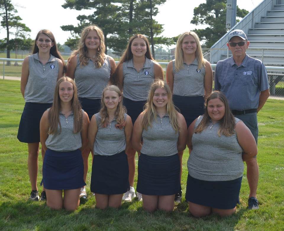 A group of girls posing for a photo

Description automatically generated