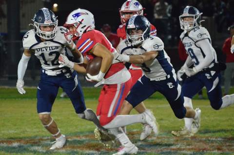 A group of football players running on a field

Description automatically generated