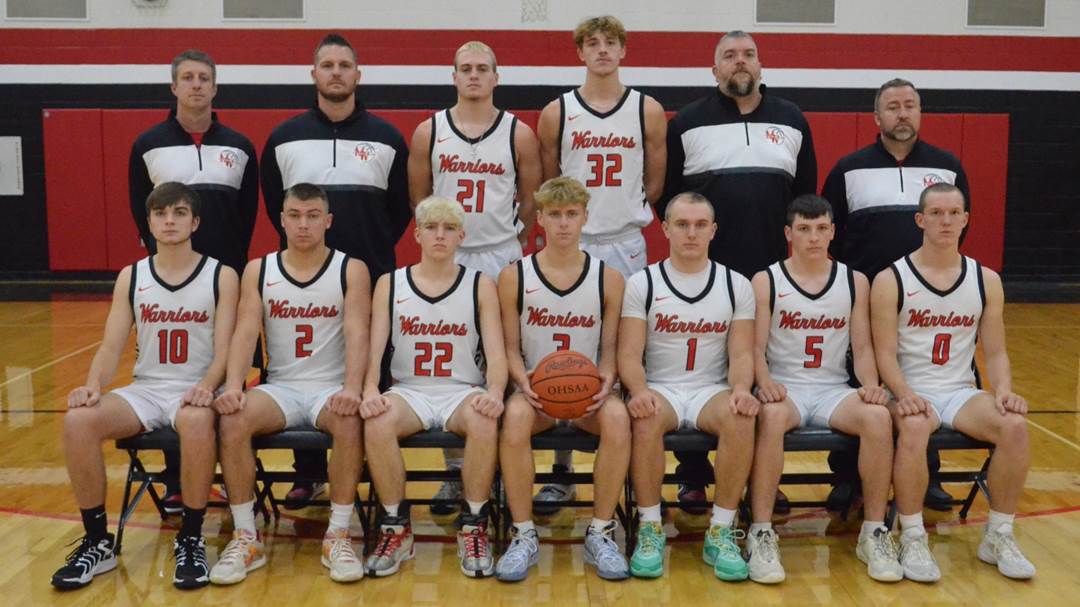 A group of basketball players posing for a photo

Description automatically generated