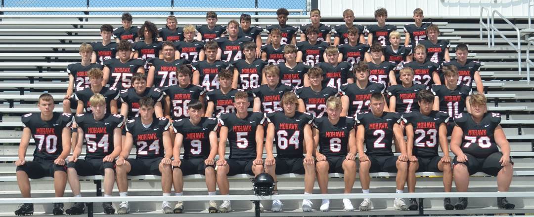 A group of football players posing for a photo

Description automatically generated